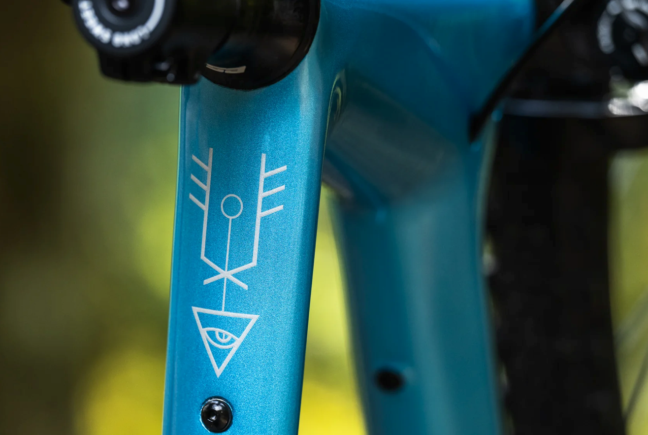 KONA Ouroboros CR - Road / Gravel Carbon Bike free pedals