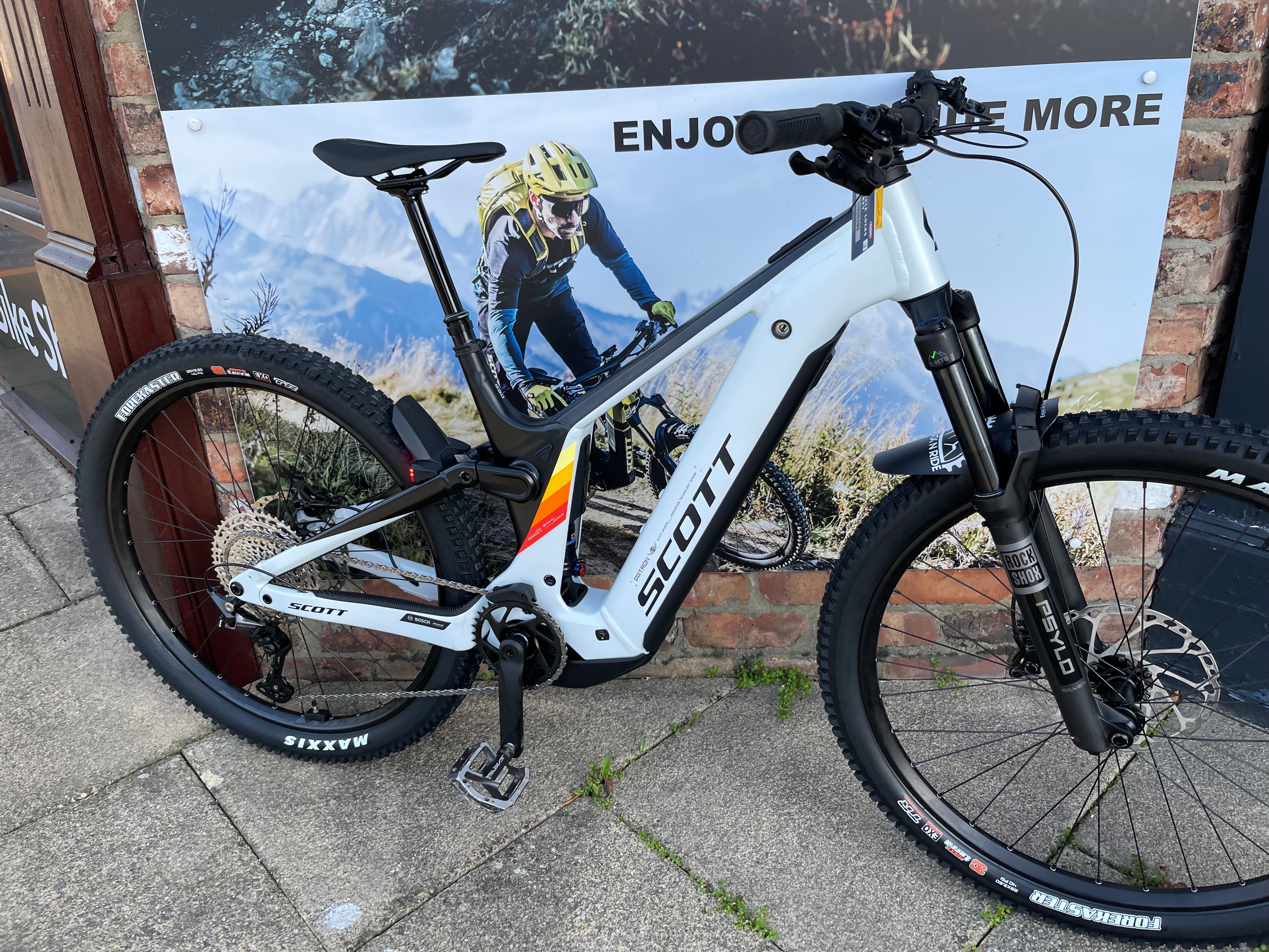 Scott Marin Kona Banshee Schwalbe Madison Bergamont Syncros DMR